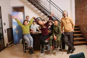 "PUR+"-Moderator Eric Mayer macht zusammen mit 6 Kindern und dem Mikro-Abenteuer-Experte Christo Förster ein Abenteuer-Experiment. Die Herausforderung: bei 5 Grad Celsius in der Elbe baden. "PUR+"-Moderator Eric Mayer macht zusammen mit 6 Kindern und dem Mikro-Abenteuer-Experte Christo Förster ein Abenteuer-Experiment. Die Herausforderung: bei 5 Grad Celsius in der Elbe baden.