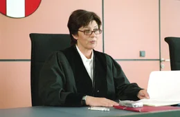Mona Seefried (Steffi Krieg).