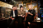 Ina Müller (r.) empfängt den „heute-show“-Reporter und Autor Fabian Köster (l.) und die Komikerin und Parodistin Tahnee (M.). Ina Müller (r.) empfängt den „heute-show“-Reporter und Autor Fabian Köster (l.) und die Komikerin und Parodistin Tahnee (M.).
