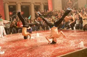 Die New Yorker Tanztruppe "House of Pirates" hat eine hammerm&auml;&szlig;ige Choreografie entwickelt, die ihr eigentlich den Sieg im Tanzwettbewerb bringen sollte. Doch dann wird ihr diese geklaut ...