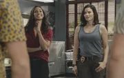 Tani Rey (Meaghan Rath, l.); Quinn Liu (Katrina Law, r.)
