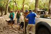Anna ist bei einem Einsatz von Tierärzten dabei. Das Team stellt eine Falle auf, um einen Jaguar zu fangen, ihn zu betäuben und mit einem Sendehalsband zu versehen. Anna ist bei einem Einsatz von Tierärzten dabei. Das Team stellt eine Falle auf, um einen Jaguar zu fangen, ihn zu betäuben und mit einem Sendehalsband zu versehen.