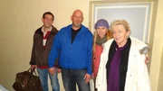 J&ouml;rg (li.) mit seiner Mutter und den beiden Experten Dennis Karl und Sabina Hankel-Hirtz.