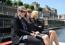 Carola Bleibtreu (Katerina Jacob), Maria Lieblich (Thekla Carola Wied, Mitte) und Steffi Krieg (Mona Seefried, re.) haben die Gegenstr&ouml;mung untersch&auml;tzt
