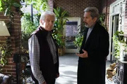 Roman Parker (Francis X. McCarthy, l.); Alden Parker (Gary Cole, r.)