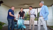 Otto, Mauro und Sükrü haben einen neuen Kundenauftrag: eine italienische Vespa muss her. Otto, Mauro und Sükrü haben einen neuen Kundenauftrag: eine italienische Vespa muss her.