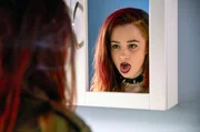 Danielle (Grace Hogg-Robinson), Dereks Tochter, hat ein neues Zungenpiercing. Danielle (Grace Hogg-Robinson), Dereks Tochter, hat ein neues Zungenpiercing.