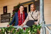 Detective Neville Parker (Ralf Little, l.) und der Polizeichef Selwyn Patterson (Don Warrington, r.) bleiben über die Weihnachtsfeiertage im Dienst. Detective Neville Parker (Ralf Little, l.) und der Polizeichef Selwyn Patterson (Don Warrington, r.) bleiben über die Weihnachtsfeiertage im Dienst.