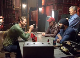 Keine Druckmaschine, keinen B&ouml;sewicht, keinen Plan: Wie kommen Face (Bradley Cooper, l.), Murdock (Sharlto Copley, 2.v.l.), B.A. (Quinton Jackson, 2.v.r.) und Hannibal (Liam Neeson, r.) da nur raus?