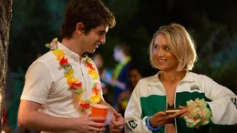 Emmett (Zachary Gordon, l.); Stephanie (Lizze Broadway, r.)