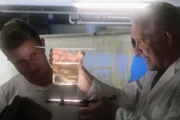 Alexander Herrmann entdeckt eine ungew&ouml;hnliche Garnelen-Zucht in B&auml;rnau bei Tirschenreuth; Josef Stier zieht Shrimps in nachhaltiger &Ouml;ko-Kreislaufanlage.