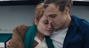 Auf den ersten Blick sind Leyla (Mala Emde) und Tristan (Jonas Dassler) ein gl&uuml;ckliches Paar. Als sie auf eine geheimnisvolle Insel reisen, beginnt ein Spiel der Identit&auml;ten, das alles ver&auml;ndert - ihre Wahrnehmung, ihre Sexualit&auml;t, ihr gesamtes "Ich". Key Visual.