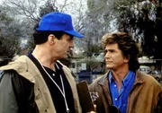 Jonathan (Michael Landon, r.) macht Trainer Diller (Beau Starr, l.) Vorw&uuml;rfe, dass er seine Jungen falsch behandelt.