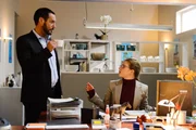 Richard (Silvan-Pierre Leirich) ist beeindruckt von Toni (Mich&egrave;le Fichtner), die den Stress der Doppelbelastung offenbar gut wegsteckt.