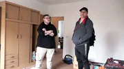 Damians neue Wohnung wird Schritt f&uuml;r Schritt wohnlicher. Kumpel Carsten hat eine gebrauchte Couch f&uuml;r den 26-J&auml;hrigen aufgetan. Aber passt die auch in den Wohnraum der Zweizimmerwohnung?