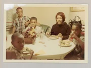 Tina Turner mit ihren Kindern, 1967.