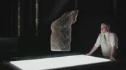 Beim Bart der Sphinx: Prof. Kevin MacDonald und seine Kollegen untersuchen das rätselhafte Objekt, das im Sand von Gizeh ausgegraben wurde. Beim Bart der Sphinx: Prof. Kevin MacDonald und seine Kollegen untersuchen das rätselhafte Objekt, das im Sand von Gizeh ausgegraben wurde.