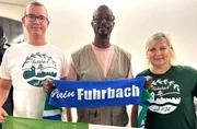 In der neuen Folge von „Yared kommt rum – Dibaba erzählt Dorfgeschichten“ verschlägt es Moderator Yared Dibaba in den Landkreis Göttingen nach Fuhrbach. Rund 850 Menschen leben hier im niedersächsischen Eichsfeld, direkt im ehemaligen deutsch-deutschen Grenzgebiet. Ein Ort mit bewegter Geschichte, eigenem Plattdeutsch – und einem starken Gemeinschaftsgefühl. In der neuen Folge von „Yared kommt rum – Dibaba erzählt Dorfgeschichten“ verschlägt es Moderator Yared Dibaba in den Landkreis Göttingen nach Fuhrbach. Rund 850 Menschen leben hier im niedersächsischen Eichsfeld, direkt im ehemaligen deutsch-deutschen Grenzgebiet. Ein Ort mit bewegter Geschichte, eigenem Plattdeutsch – und einem starken Gemeinschaftsgefühl.
