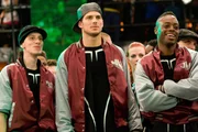 Auf dem Weg zu einem der gr&ouml;&szlig;ten Tanzwettbewerb der Welt m&ouml;chte Luke (Rick Malambri, M.) und seine Tanzcrew "House of Pirates" auf jeden Fall gewinnen. Koste es, was es wolle. Ob sie damit Erfolg haben werden?; Auf dem Weg zu einem der gr&ouml;&szlig;ten Tanzwettbewerb der Welt m&ouml;chte Luke (Rick Malambri, M.) und seine Tanzcrew "House of Pirates" auf jeden Fall gewinnen. Koste es, was es wolle. Ob sie damit Erfolg haben werden?