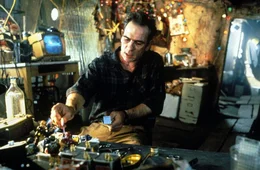 Der von Rachegedanken besessene Bombenleger Ryan Gaerity (Tommy Lee Jones) will seinem ehemaligen Weggef&auml;hrten Liam McGivney alias Jimmy Dove das Leben zur H&ouml;lle machen.