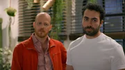 Esmas erneutes Verschwinden in der Nacht vor Nurays Beerdigung sorgt für Stress zwischen Tobias (Patrick Müller, l.) und Baris (Metehan Demiröz). Esmas erneutes Verschwinden in der Nacht vor Nurays Beerdigung sorgt für Stress zwischen Tobias (Patrick Müller, l.) und Baris (Metehan Demiröz).