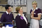 Im Hotel ist immer etwas zu tun: Bilge Üzüm (Olgu Caglar, l.), Paula Gabrian (Regine Hentschel, M.) und Jessica Schneider (Isabell Ege, r.) ... Im Hotel ist immer etwas zu tun: Bilge Üzüm (Olgu Caglar, l.), Paula Gabrian (Regine Hentschel, M.) und Jessica Schneider (Isabell Ege, r.) ...