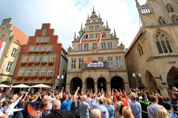 Als alles aufger&auml;umt war, bedankte sich M&uuml;nsters Oberb&uuml;rgermeister Markus Lewe bei allen Helfern mit einem Fest auf dem Prinzipalmarkt.