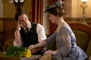 Constable George Crabtree (l., Jonny Harris) und Lucy Maud Montgomery (r., Alison Louder). Constable George Crabtree (l., Jonny Harris) und Lucy Maud Montgomery (r., Alison Louder).