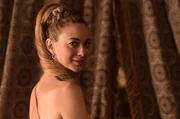 Clara Montesinos (Marta Hazas).