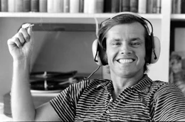 Jack Nicholson hob sich durch seine Intelligenz und Schlagfertigkeit von anderen jungen Schauspielern ab. Und er hatte Sinn f&uuml;r schr&auml;gen Humor.