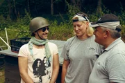 Michael Ostrowski (links) unterhält sich im Bunkermuseum mit Andreas Scherer (rechts) und seiner Frau (Mitte). Michael Ostrowski (links) unterhält sich im Bunkermuseum mit Andreas Scherer (rechts) und seiner Frau (Mitte).