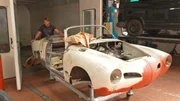 Autofan Stephan Pahlke aus K&ouml;ln l&auml;sst die Erinnerungen an sein erstes Auto wieder aufleben: Ein VW Karman Ghia.
