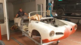Autofan Stephan Pahlke aus K&ouml;ln l&auml;sst die Erinnerungen an sein erstes Auto wieder aufleben: Ein VW Karman Ghia.