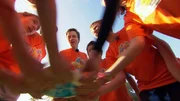 Auf geht’s! Johannes und sein Team stimmen sich auf das Spiel ein. Auf geht’s! Johannes und sein Team stimmen sich auf das Spiel ein.