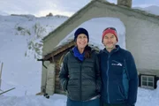 Hüttenwart Martin Trutmann mit seiner Partnerin Marjolein Schärer, die ihm bei der Arbeit hilft. Hüttenwart Martin Trutmann mit seiner Partnerin Marjolein Schärer, die ihm bei der Arbeit hilft.