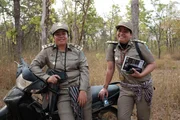 Att Sreynak und Nay Sikhoeun sind leidenschaftliche Orchideenscouts, die f&uuml;r die Forstbeh&ouml;rde arbeiten. Sie sammeln und bewahren die seltenen wilden Orchideen f&uuml;r wissenschaftliche Zwecke. Dabei halten sie ihre Fundorte streng geheim.