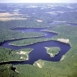 WDR Fernsehen DIE SCH&Ouml;NSTEN NATURPARADIESE IN NORDRHEIN-WESTFALEN, Film von Thomas F&ouml;rster und J&uuml;rgen Vogt, am Sonntag (22.12.13) um 20:15 Uhr. Urftsee, der Mittelpunkt im Nationalpark Eifel an der deutsch-belgischen Grenze in Nordrhein-Westfalen.