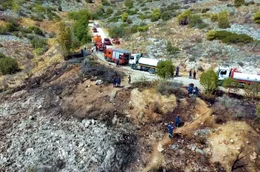 Bei der Gemeinde Kifissia/Attika l&ouml;schen freiwillige Feuerwehrkr&auml;fte einen kleineren Brand.