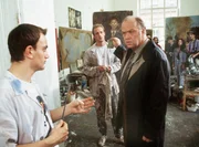 Kommissar Flemming (Martin Lüttge, r.) in der Düsseldorfer Kunstakademie. Er will wissen, wie die Studenten zu ihrem ermordeten Kommilitonen Till Bornemnann standen. Kommissar Flemming (Martin Lüttge, r.) in der Düsseldorfer Kunstakademie. Er will wissen, wie die Studenten zu ihrem ermordeten Kommilitonen Till Bornemnann standen.