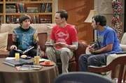 Der 4. Mai, der neuerdings inoffizielle Star Wars Feiertag, steht bevor und Sheldon (Jim Parsons, M.), Raj (Kunal Nayyar, r.) und Howard (Simon Helberg, l.) müssen ihn gebührend feiern. Doch in Sheldons akribische Vorbereitungen platzt Leonard mit der traurigen Nachricht herein ... Der 4. Mai, der neuerdings inoffizielle Star Wars Feiertag, steht bevor und Sheldon (Jim Parsons, M.), Raj (Kunal Nayyar, r.) und Howard (Simon Helberg, l.) müssen ihn gebührend feiern. Doch in Sheldons akribische Vorbereitungen platzt Leonard mit der traurigen Nachricht herein ...