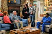 (v.l.n.r.) Beverly (Swoosie Kurtz); Joe (Stacy Keach); Andi Burns (Liza Snyder); Adam Burns (Matt LeBlanc); Funchy (Ron Funches) (v.l.n.r.) Beverly (Swoosie Kurtz); Joe (Stacy Keach); Andi Burns (Liza Snyder); Adam Burns (Matt LeBlanc); Funchy (Ron Funches)