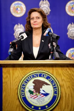 Joanne Keeghan (Susan Sarandon)