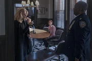 L-R: Tracey Ullman as Marilyn, Jill Eikenberry as Phyllis, Carrie Preston as Elsbeth Tascioni, and Wendell Pierce as Captain Wagner L-R: Tracey Ullman as Marilyn, Jill Eikenberry as Phyllis, Carrie Preston as Elsbeth Tascioni, and Wendell Pierce as Captain Wagner