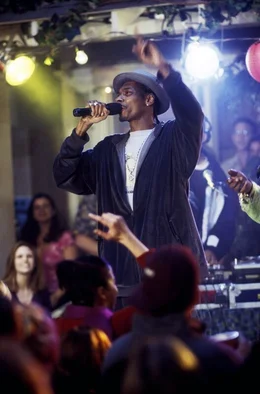 Rapper Snoop Doggy Dogg sorgt auf der Party f&uuml;r eine ausgelassene Stimmung ...