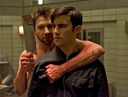 Jake (Michael Weston,l.) bedroht Ted (Milo Ventimiglia,r.), weil er aus dem Projekt aussteigen will.