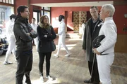 "Brooklyn Nine-Nine", "Das heilige Netzwerk der administrativen Assistenten." Seit Tagen hat Holt üble Laune und schikaniert seine Mitarbeiter. Die Schuld liegt anscheinend bei Jake. Er hat Holt bis aufs Blut gereizt. Doch Jake streitet alle Verantwortung ab. Um sich eine reine Weste zu verschaffen, versucht Jake gemeinsam mit Gina dem wahren Problem seines Chefs auf die Spur zu kommen. Indes versucht Charles einen Serien-Bankräuber dingfest zu machen. Vor Charles zeigt der Verdächtige sein wahres Gesicht, Amy und Rosa lassen sich jedoch von seiner Unschuldsmiene täuschen. Im Bild (v.li.): Andy Samberg (Jake Peralta), Chelsea Peretti (Gina), Mark Evan Jackson (Kevin). "Brooklyn Nine-Nine", "Das heilige Netzwerk der administrativen Assistenten." Seit Tagen hat Holt üble Laune und schikaniert seine Mitarbeiter. Die Schuld liegt anscheinend bei Jake. Er hat Holt bis aufs Blut gereizt. Doch Jake streitet alle Verantwortung ab. Um sich eine reine Weste zu verschaffen, versucht Jake gemeinsam mit Gina dem wahren Problem seines Chefs auf die Spur zu kommen. Indes versucht Charles einen Serien-Bankräuber dingfest zu machen. Vor Charles zeigt der Verdächtige sein wahres Gesicht, Amy und Rosa lassen sich jedoch von seiner Unschuldsmiene täuschen. Im Bild (v.li.): Andy Samberg (Jake Peralta), Chelsea Peretti (Gina), Mark Evan Jackson (Kevin).