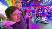 Carolas neuer Freund Lothar ist auf der Kirmes in Spendierlaune