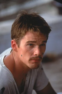 In New York beginnt Finnegan Bell (Ethan Hawke) wieder zu malen und seine Bilder sollen sogar ausgestellt werden.