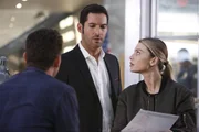 M&uuml;ssen in einem Fall ermitteln, in dem ausgerechnet Lucifers Mutter die T&auml;terin sein k&ouml;nnte: Dan (Kevin Alejandro, l.), Lucifer (Tom Ellis, M.) und Chloe (Lauren German, r.) ...