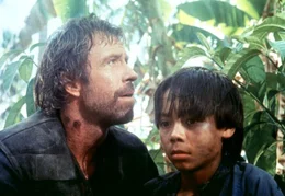 James Braddock (Chuck Norris) mit seinem Sohn Van (Roland Harrah III.)